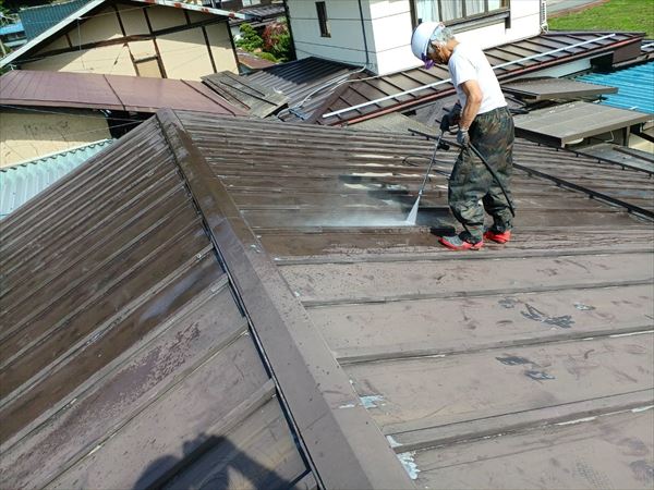 茅野市屋根塗装｜トタン屋根に寒冷地仕様シリコン樹脂塗料を塗装